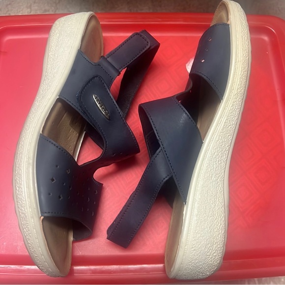 Flyflot Sandals Size 10 - Picture 8 of 15